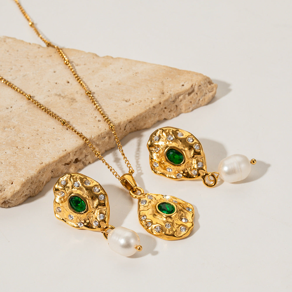 Lisa Emerald Necklace & Earrings