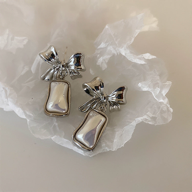 Ranni Pearl Bow Earrings