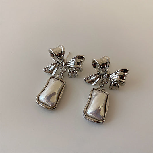 Ranni Pearl Bow Earrings